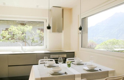 Senin Apartment | Apartment 'Aurelie' with Mountain View, Balcony and Wi-Fi