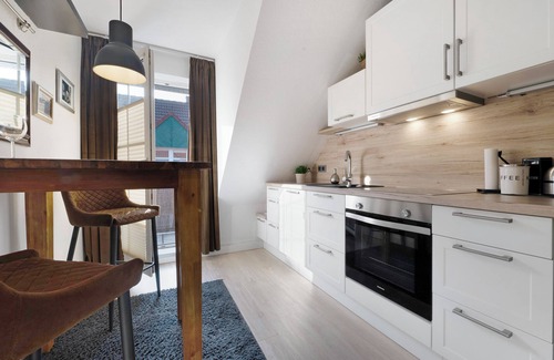 Center Apartment | Apartment 'Aurich' with Balcony and Wi-Fi