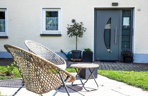 Moos Apartment | Apartment 'Auszeit Am See' with Shared Garden, Balcony and Wi-Fi