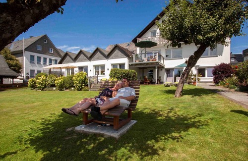 Holthausen Apartment | Apartment 'Auszeit' with Private Terrace, Shared Garden and Wi-Fi