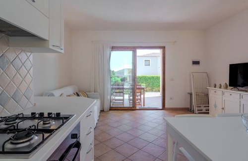 Murta Maria Apartment | Apartment 'Avocado' with Shared Pool, Private Garden and Air Conditioning