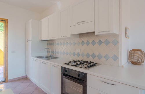 Murta Maria Apartment | Apartment 'Avocado' with Shared Pool, Private Garden and Air Conditioning