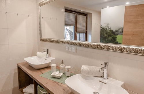 Sankt Johann im Pongau Apartment | Apartment 'Bartnelke' with Mountain View, Shared Pool and Wi-Fi