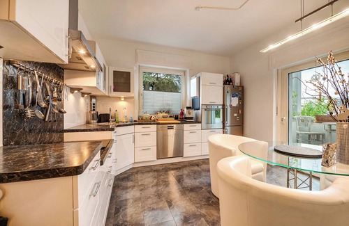 Limburg an der Lahn Apartment | Apartment "Bettersleepat8" with Shared Terrace & Wi-Fi