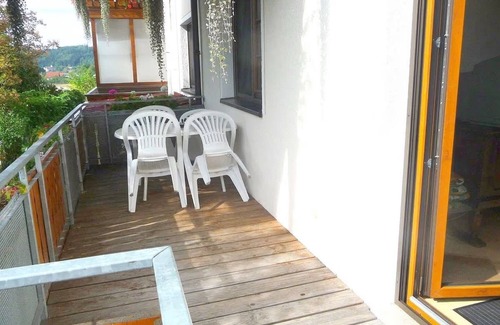 Owingen Apartment | Apartment 'Braun' with Balcony and Wi-Fi