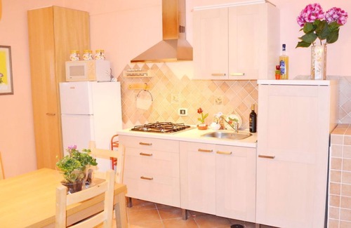 Ercolano Apartment | Apartment "B" in cottage with garden, parking and Wi-Fi