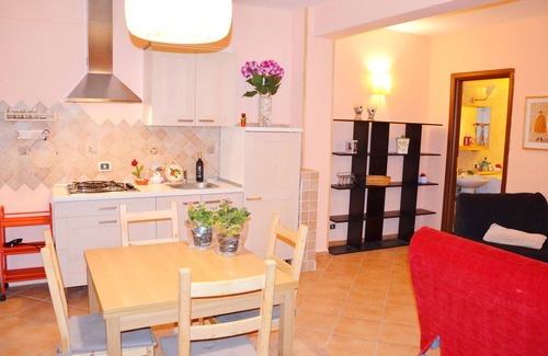 Ercolano Apartment | Apartment "B" in cottage with garden, parking and Wi-Fi