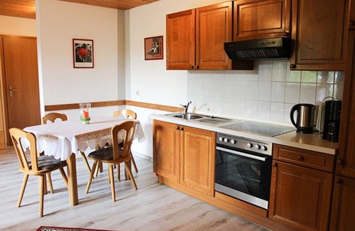 Lonsee Apartment | Apartment 'B' with Private Terrace and Wi-Fi