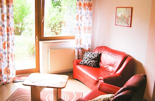 Lonsee Apartment | Apartment 'B' with Private Terrace and Wi-Fi