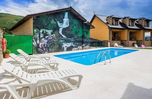 Caboalles de Abajo House | Apartment 'Balagar' with Mountain View, Shared Pool and Wi-Fi