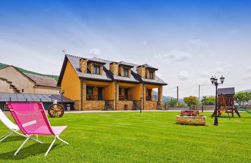 Caboalles de Abajo House | Apartment 'Balagar' with Mountain View, Shared Pool and Wi-Fi