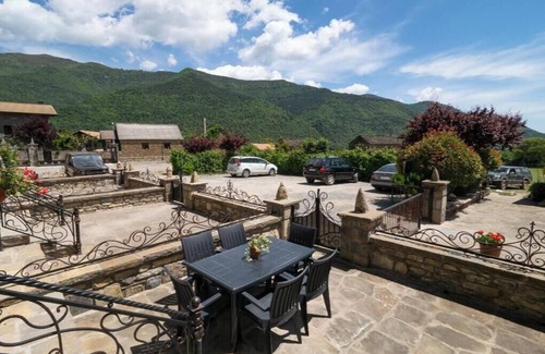 Borrastre Apartment | Apartment 'Bachella' with Mountain View, Private Terrace and Wi-Fi
