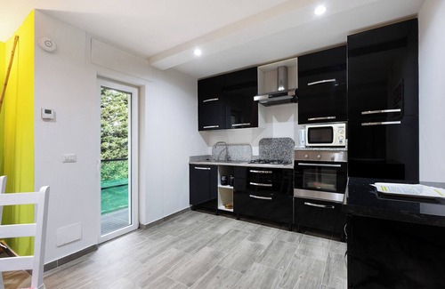Arona Apartment | Apartment 'Bambù' with Private Garden, Balcony and Wi-Fi