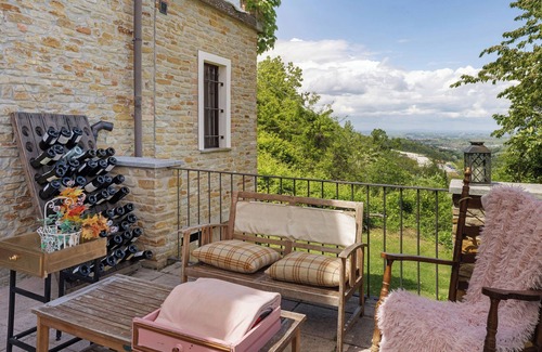 Mango Apartment | Apartment 'Barbera' with Shared Terrace, Shared Garden and Wi-Fi