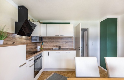 Hechingen Apartment | Apartment 'Baumelt' with Private Terrace, Shared Garden and Wi-Fi