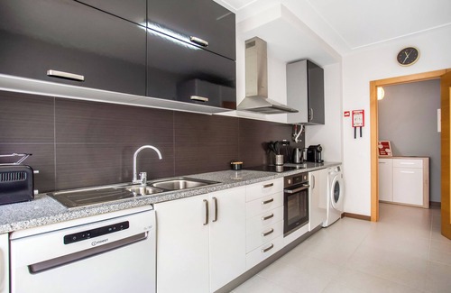 Nazare Apartment | Apartment Beach Waves Home with Sea View, Pool & Wi-Fi