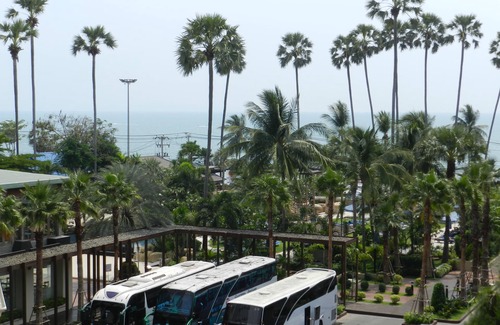 Jomtien Apartment | Apartment bedroom + living room.