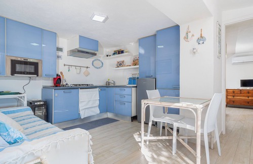 Golfo di Marinella Apartment | Apartment 'Bella Vista Marinella 2' with Sea View, Terrace, A/C and Wi-Fi