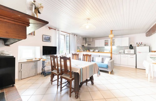 Accous Apartment | Apartment 'Bellevue Accous' with Mountain View, Private Terrace and Wi-Fi