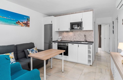 Torrequebrada Apartment | Apartment 'Benalmadena 2' with Sea View, Wi-Fi and Air Conditioning