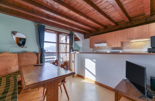 Villard-Reculas Apartment | Apartment 'Bercail 5 Appt Plein Sud 3 Étoiles' with Mountain View and Balcony