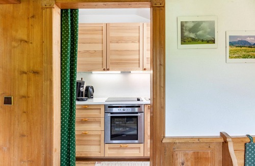Unterammergau Apartment | Apartment "Bergblick" with Mountain View & Balcony
