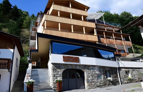 Burgusio Apartment | Apartment 'Bergfreund' with Mountain View, Shared Terrace and Wi-Fi