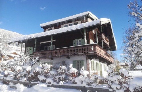 Muhlbach im Pinzgau Apartment | Apartment "Bergkristal" in traditional austrian wooden chalet
