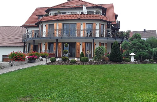Benzingen Apartment | Apartment 'Berta Benzingen 2' with Private Terrace, Balcony and Wi-Fi