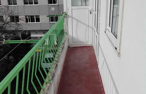 Naron Apartment | APARTMENT BETWEEN ALCAMPO AND ODEON Capacity for six people in single beds
