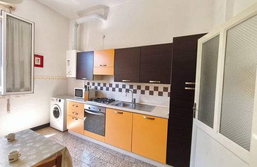 Bolognina Apartment | Apartment between trade&city center. Big terrace and fast internet connection