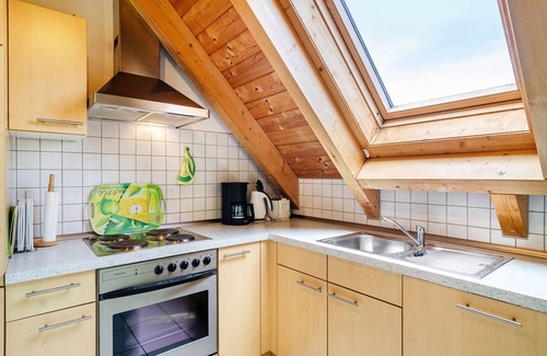 Owingen Apartment | Apartment "Beutenmühle Straussenfarm Dach" with Shared Garden & Balcony