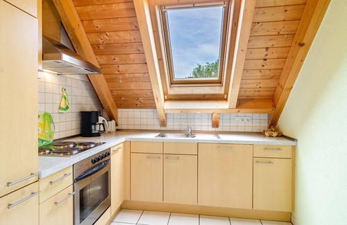 Owingen Apartment | Apartment "Beutenmühle Straussenfarm Dach" with Shared Garden & Balcony