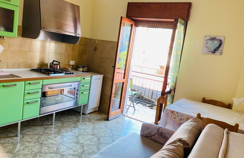 Scalea Apartment | Apartment 'Bianca Rosa' with Mountain View and Balcony