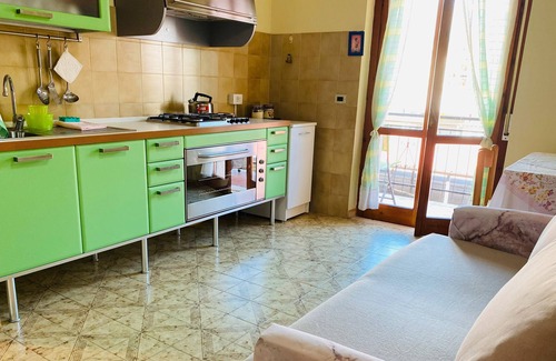 Scalea Apartment | Apartment 'Bianca Rosa' with Mountain View and Balcony