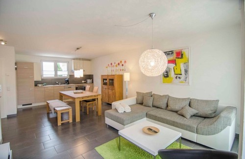 Ihringen Apartment | Apartment 'Bianca's Kaiserstuhl' with Private Terrace, Balcony and Wi-Fi