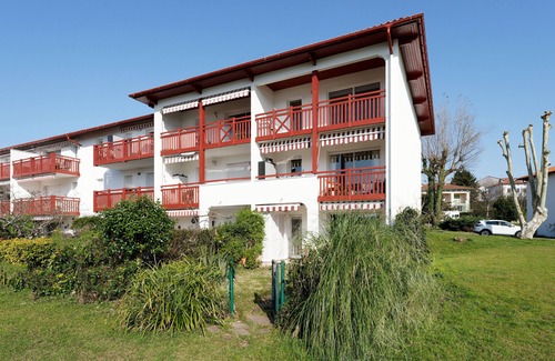 Hendaye Apartment | Apartment 'Bidasoabanks' with Mountain View, Shared Pool and Wi-Fi
