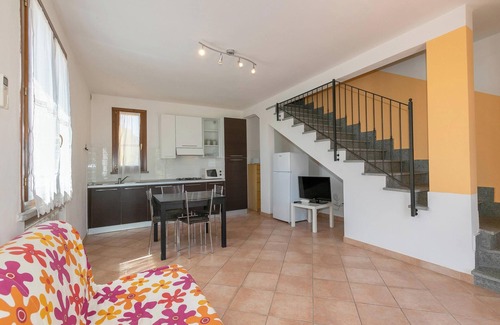 Suvereto Apartment | Apartment 'Bilocale Correggiolo' with Terrace, Shared Pool & Wi-Fi