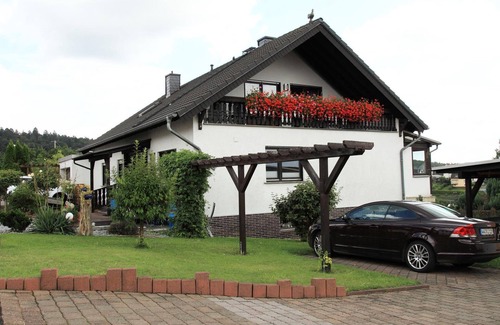 Hillscheid Apartment | Apartment Binder - 4-bed apartment