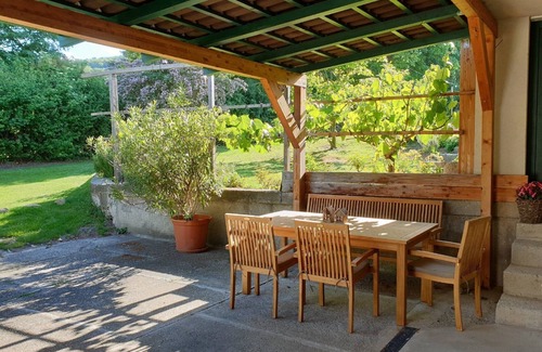 Kritzendorf Apartment | Apartment 'Bioweingut Hauerhof 99 - 3' with Private Terrace, Wi-Fi and Air Conditioning