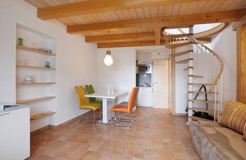 Mickhausen Apartment | Apartment 'Birkethof - Fernblick' with Mountain View, Private Terrace and Wi-Fi