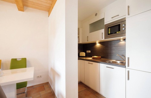 Mickhausen Apartment | Apartment 'Birkethof - Fernblick' with Mountain View, Private Terrace and Wi-Fi