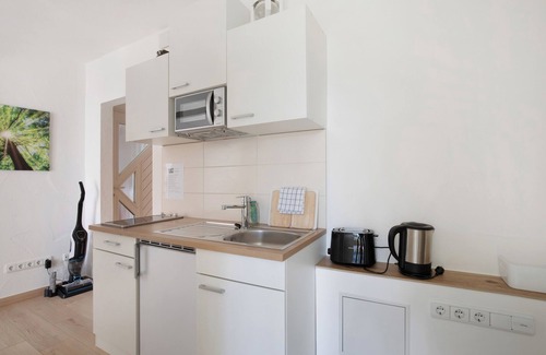 Mickhausen Apartment | Apartment 'Birkethof Gartenblick' with Mountain View, Private Terrace and Wi-Fi