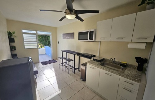 Puerto Nuevo Apartment | Apartment Black & White with Jacuzzi on Terrace Cozy and Modern