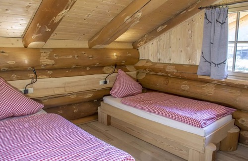 Glatten Apartment | Apartment 'Blockhaus Almhütte Hofblick' with Private Terrace, Private Garden and Wi-Fi