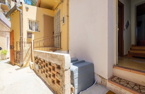 Province of Messina Apartment | Apartment 'Blue Eden Strait' with Sea View, Wi-Fi and Air Conditioning