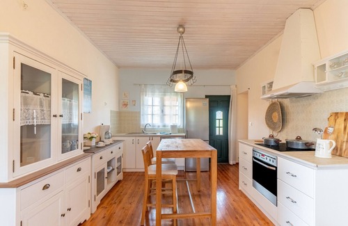 Notos Apartment | Apartment 'Blue' with Sea View, Wi-Fi and Air Conditioning