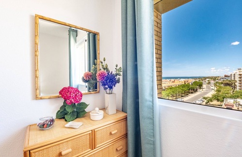 Islantilla Apartment | Apartment 'Bonito Piso a 1 Minuto de la Playa' with Sea View, Terrace & Wi-Fi