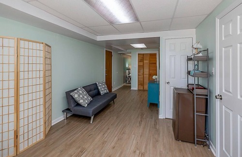 Boiling Springs Apartment | Apartment -Breakfast- Meal Plans- Fire Pit