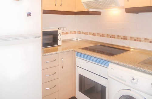 Los Geraeos Apartment | Apartment 'Brisa Del Mar' with Shared Pool, Wi-Fi and Air Conditioning
